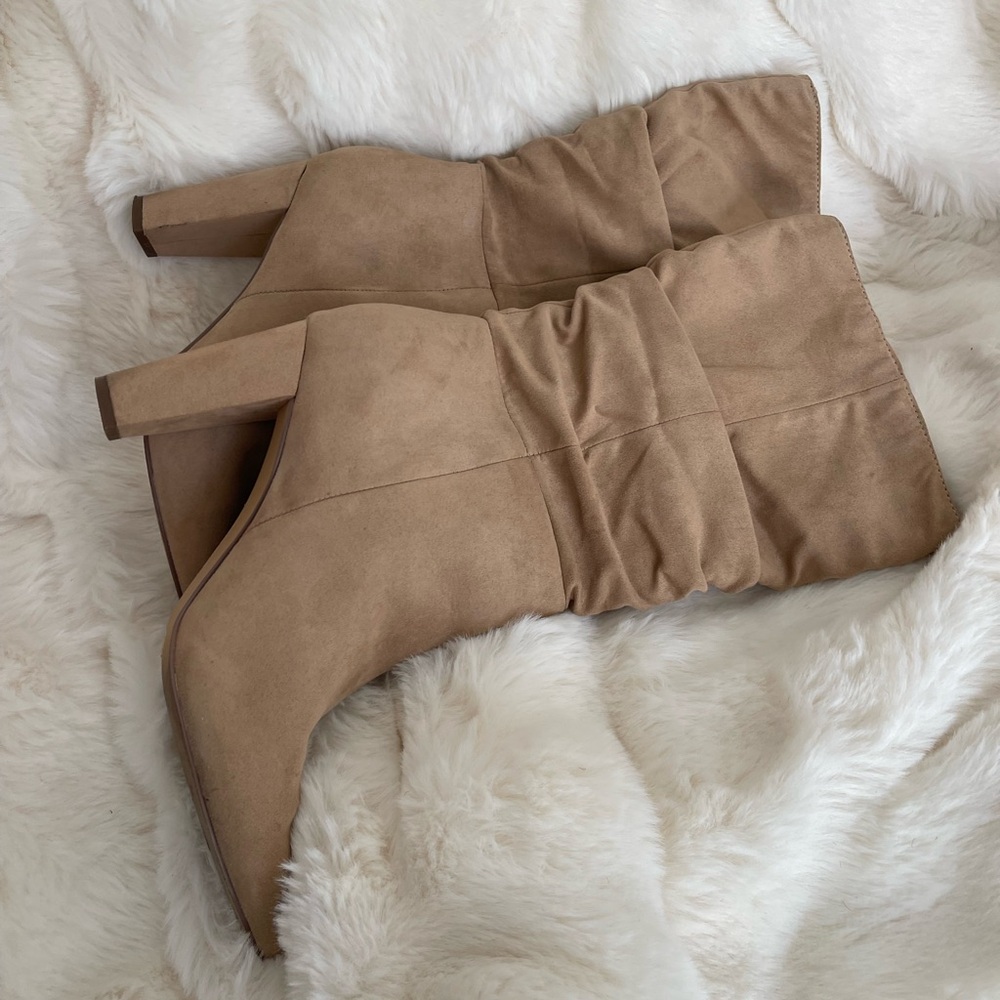 women's Banana Republic Taupe Suede Boots Heels size 8.5 Slouchy boot biscotti - Picture 11 of 17